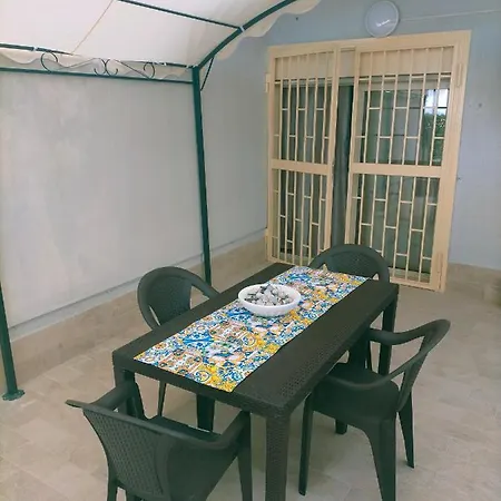 Trinacria House Apartmán *